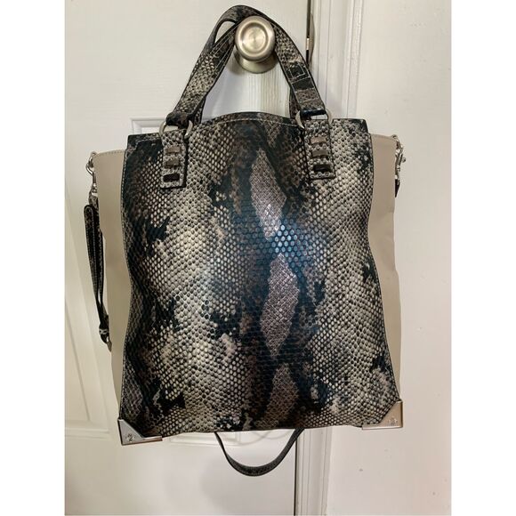Simply vera wang tote snake skin like - Picture 2 of 6